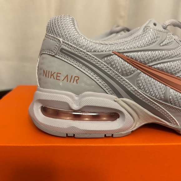 Nike Size 9 Women’s Air Max Torch 4 Athletic Shoes Pure Platinum Rose Gold NWT